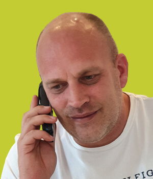 Portrait: André Tiefuhr am Telefon